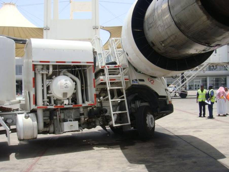 Illustration for article titled Iranian passenger jet crashes into refueling truck